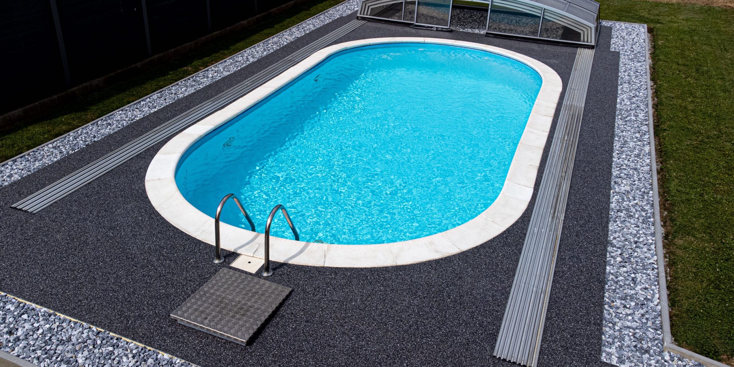 Natursteinteppich – Poolumrandung Steinteppich