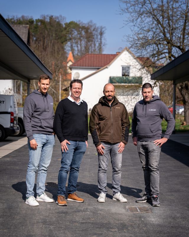 🤝 Gute Arbeit entsteht nicht allein – sondern gemeinsam mit starken Partnern!

Auf dem Bild zu sehen: die beiden Geschäftsführer unseres Partners STT, gemeinsam mit Willi und Philipp.

Von der ersten Beratung bis zum letzten Schliff setzen wir bei Wolf Art auf offene Kommunikation, Verlässlichkeit und Handschlagqualität. Denn echte Kundenzufriedenheit entsteht dann, wenn Erwartungen nicht nur erfüllt, sondern übertroffen werden.

💬 Vielen Dank an alle, die uns ihr Vertrauen schenken – ob als Kund:innen oder Partnerbetriebe. Auf weiterhin starke Zusammenarbeit!

#wolfart #bodenbeschichtungen #graz #epoxy #industrieboden #epoxidharz #steinteppich #fugenlos #Qualitätsboden #handwerk #beschichtungen #reel #goodtoknow